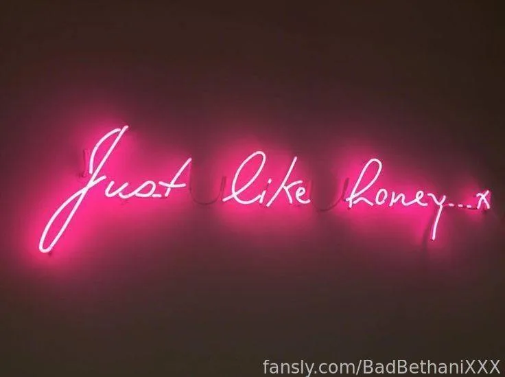 BadBethaniXXX — photo 2