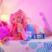 charlottemiler — profile photo