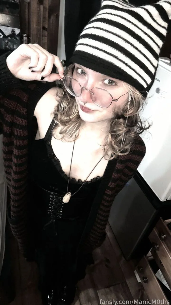 ManicM0ths — profile photo