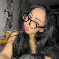 melaniev — profile photo