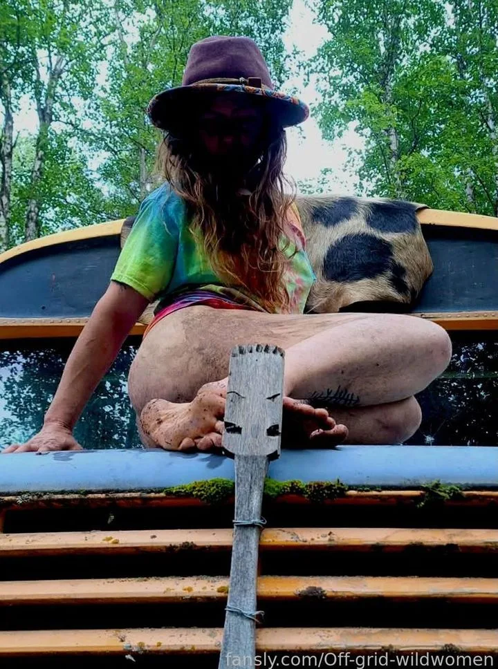 Off-grid-wildwomen — profile photo
